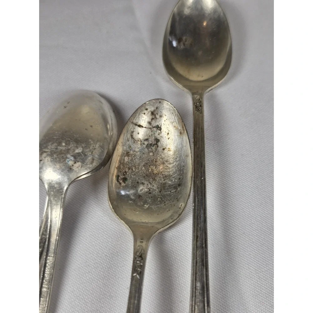 4pc Vintage Queen Bess II Silverware Flatware 1946 Tudor Plate Oneida Community
